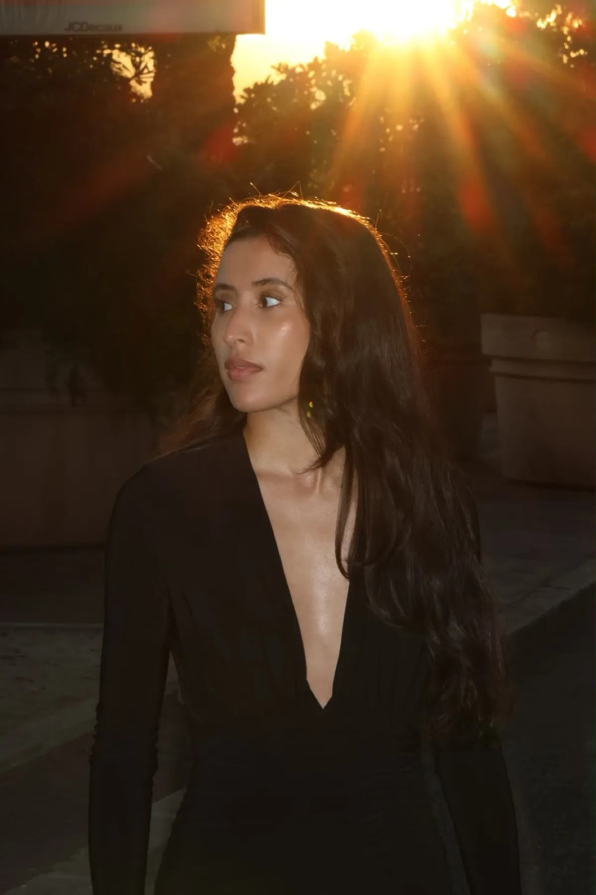 Mannequin à Cannes, lumière dorée du coucher de soleil